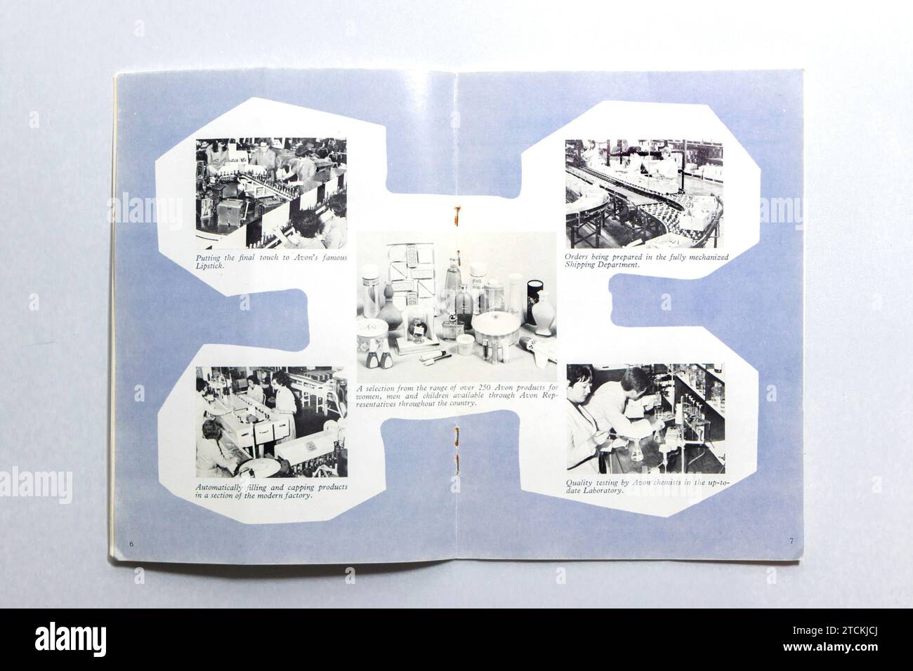 Vintage Avon Kosmetik Geschichte Willkommensbroschüre für avon Damen isoliert auf weißem Studio Hintergrund Stockfoto