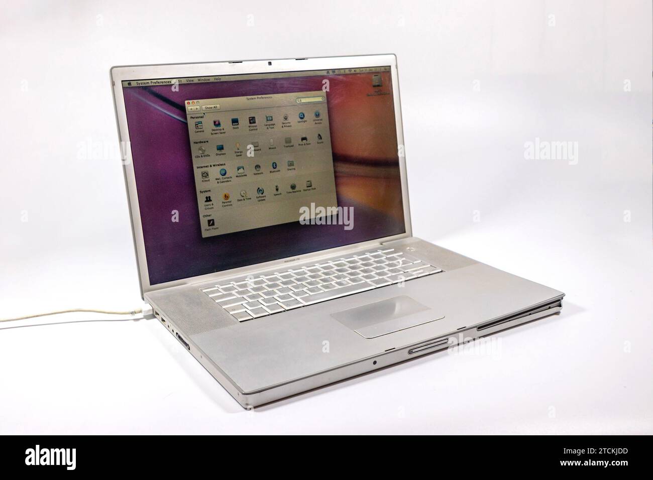 Vintage Apple MacBook Pro Laptop Computer isoliert auf weißem Studiohintergrund Stockfoto