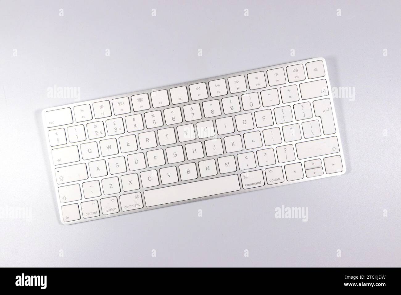 Apple Aluminium-Tastatur isoliert auf weißem Studiohintergrund Stockfoto