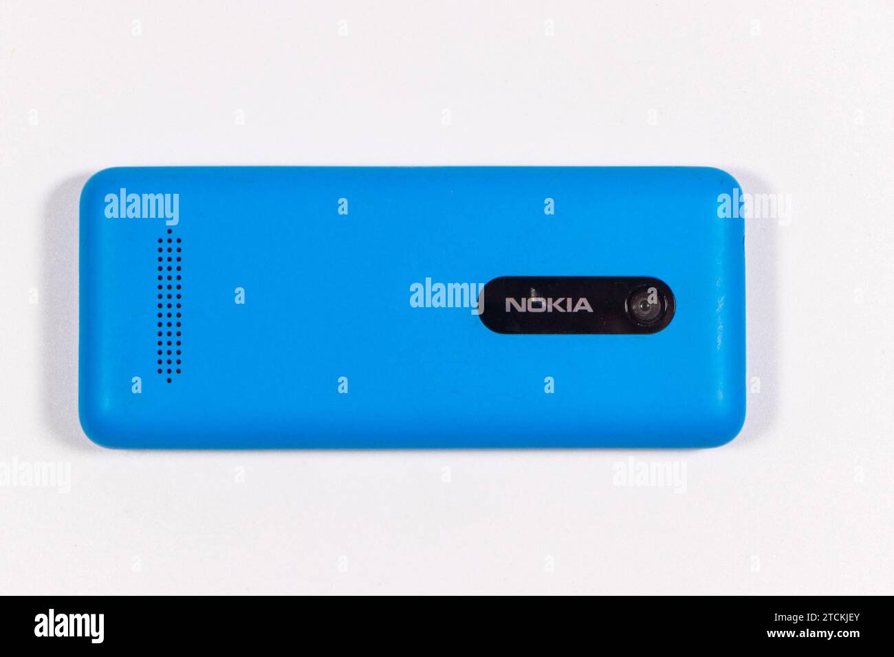 Vintage-blaues Nokia 206 Handy isoliert auf weißem Studiohintergrund Stockfoto