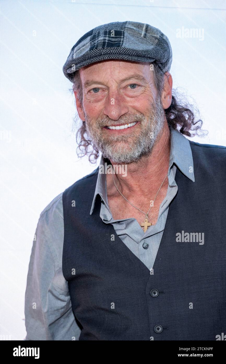 Los Angeles, USA. Dezember 2023. Der Oscar-Gewinner Troy Kotsur, Schauspieler Troy Kotsur, der im Crescent Screening Room, Los Angeles, CA, 12. Dezember 2023 Credit: Eugene Powers/Alamy Live News, veranstaltet von Troy Kotsur, Venezuelas Oscar-Eintrag für den besten internationalen Spielfilm im Crescent Screening Room, Los Angeles, CA Stockfoto