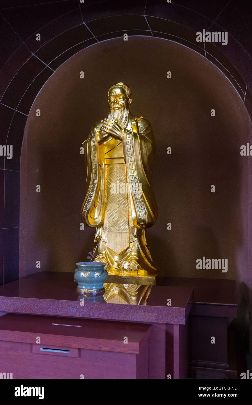 Statue des chinesischen Philosophen Konfuzius Kong Qiu im Fo Guang Shan Buddha Museum in Kaohsiung, Taiwan Stockfoto