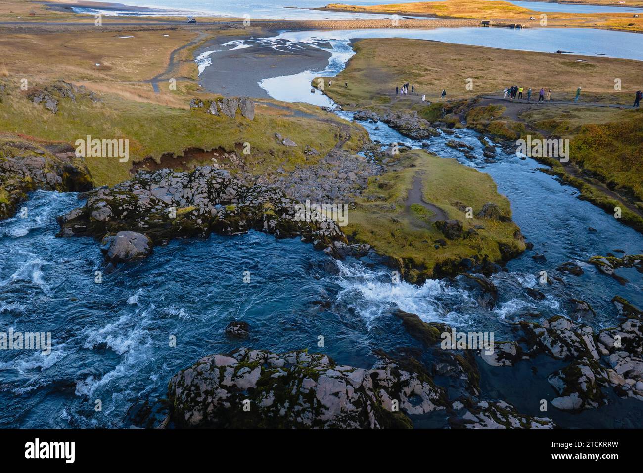 Island, Nationalpark der Halbinsel Snæfellsnes, Wasserfall Kirkjufellsfoss, Wasserfall am Kirchberg. Stockfoto