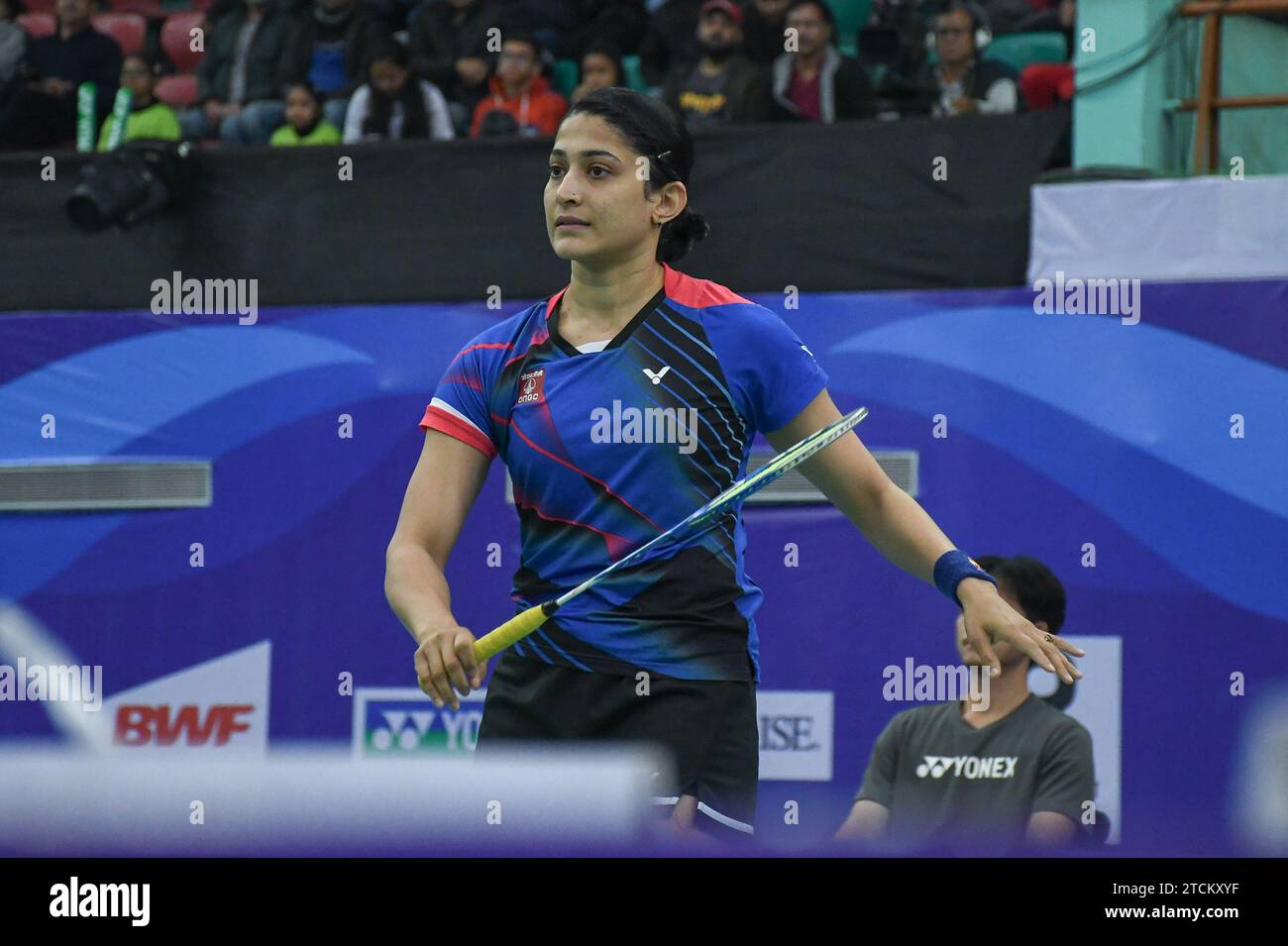 Ashwini Ponnappa aus Indien spielt gegen Sung Shuo Yun und Yu Chien Hui (nicht abgebildet) aus Taiwan im Finale des Yonex-Sunrise Guwahati Masters 2023 Super 100 Damen-Doppel-Badminton-Turniers im Sarju Sarai Indoor Sports Complex. Tanisha Crasto und Ashwini Ponnappa gewannen 21:13,21:19. Stockfoto