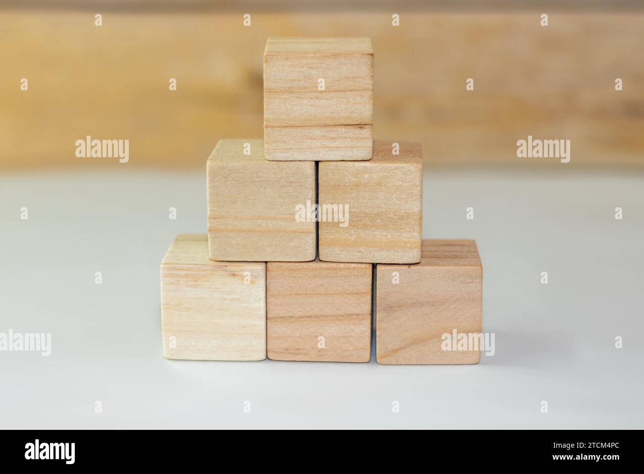 Holzbausteine gestapeltes Geschäftskonzept, grafische Ressource Stockfoto