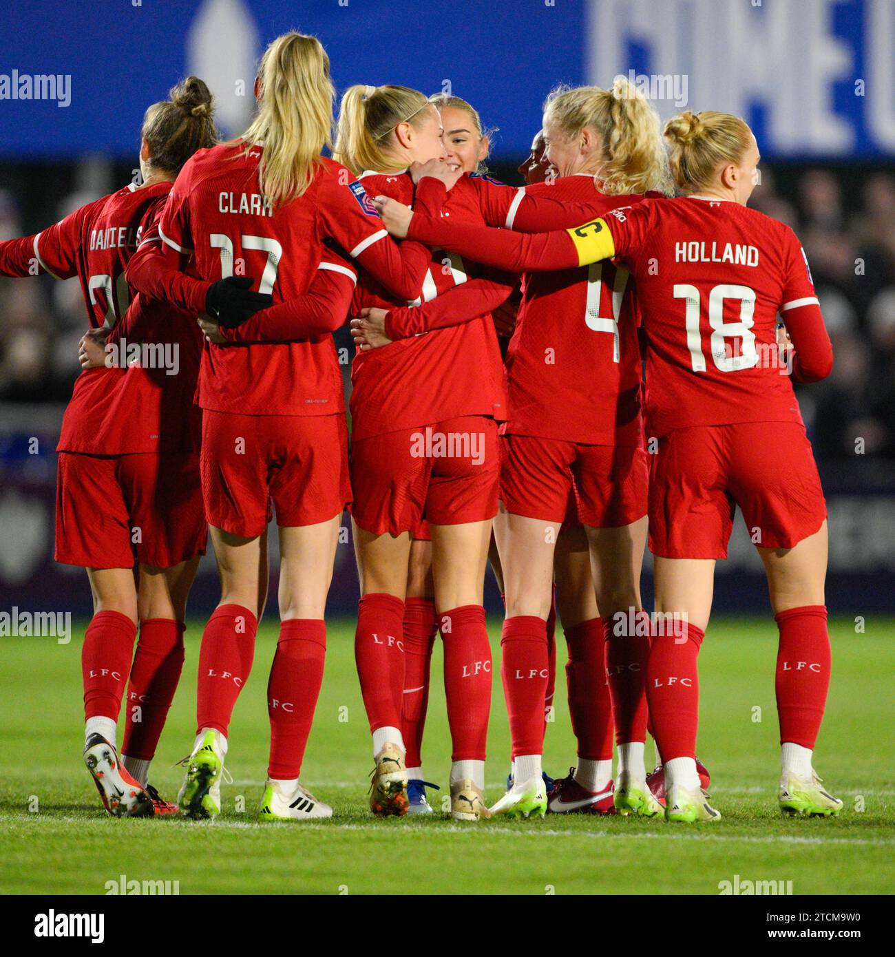 Sophie Roman Haug 10# vom Liverpool Women's Football Club feiert ihr Tor und das Eröffnungstor des Spiels während des FA Women's League Cup-Spiels Everton Women vs Liverpool Women im Walton Hall Park Stadium, Liverpool, Vereinigtes Königreich, 13. Dezember 2023 (Foto: Cody Froggatt/News Images) Stockfoto