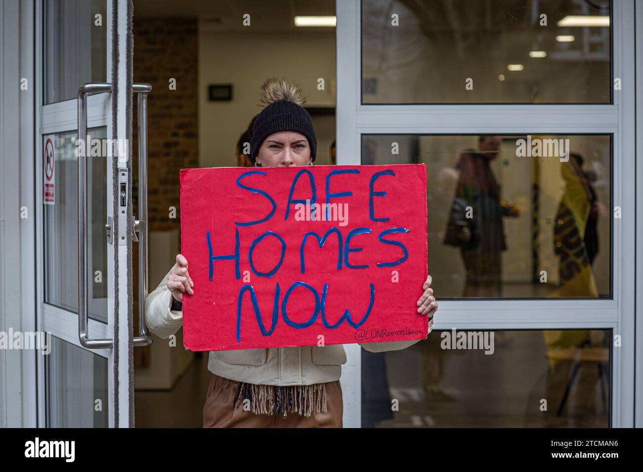 Mieter protestieren gegen Notting Hill Genesis Wohnungsbauverein wegen gefährlicher Häuser Stockfoto