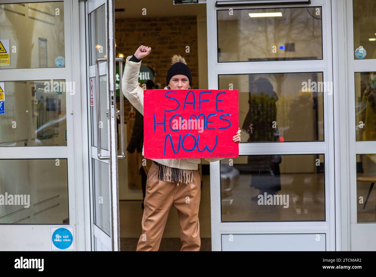 Mieter protestieren gegen Notting Hill Genesis Wohnungsbauverein wegen gefährlicher Häuser Stockfoto