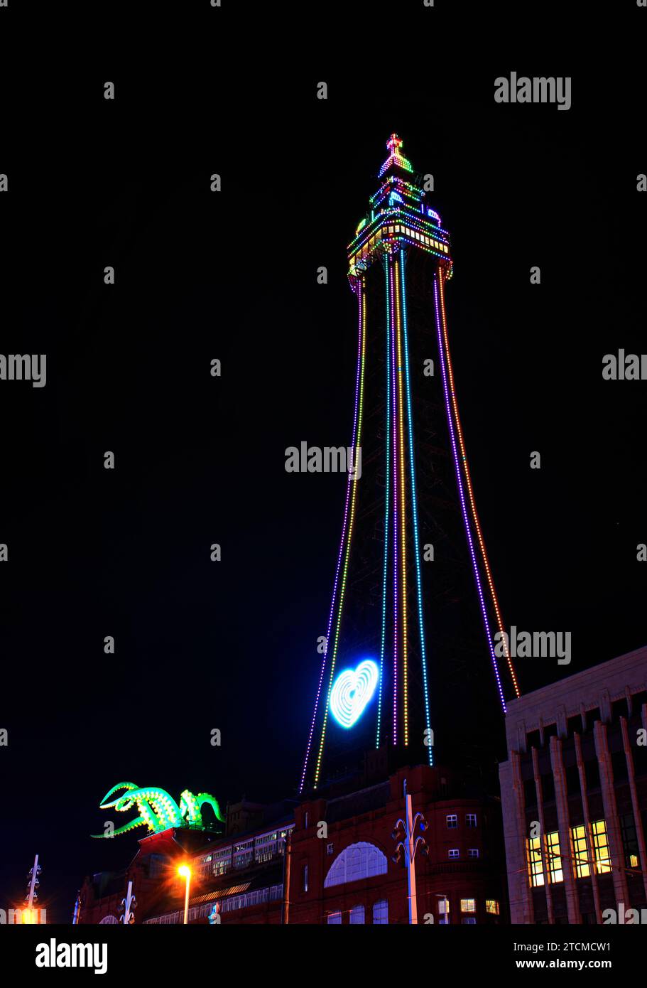 Blackpools berühmter Turm während der jährlichen Beleuchtung Stockfoto