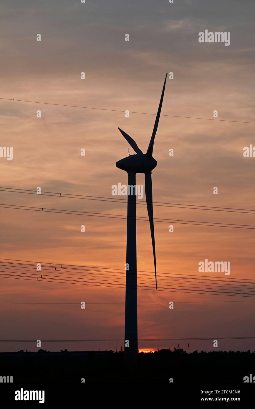 Windkraftwerk, Sonnenuntergang, Melbeck, Gemeinschaftsgemeinschaft Ilmenau, Niedersachsen, Deutschland Stockfoto