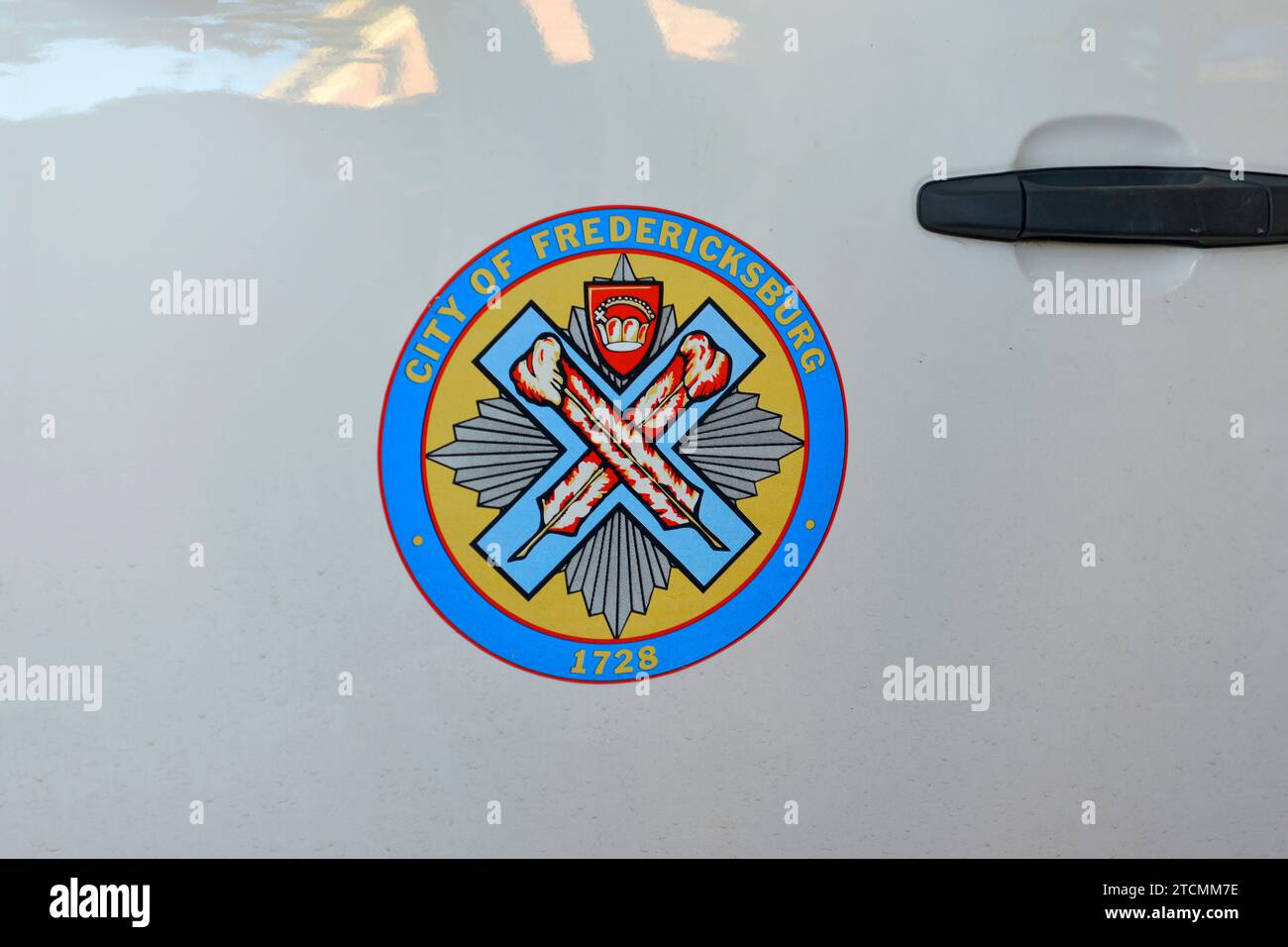 Stadt Fredericksburg Virginia Wappen an der Tür eines Stadtfahrzeugs. Stockfoto