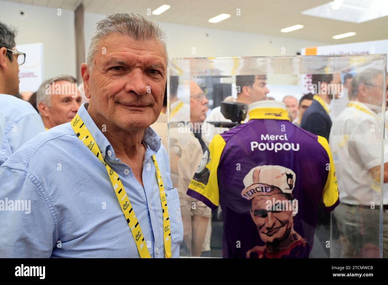 Bernard Thévenet Doppelsieger der Tour de France (1975 und 1977) während der Tribut an Radsportmeister Raymond Poulidor vor den s Stockfoto