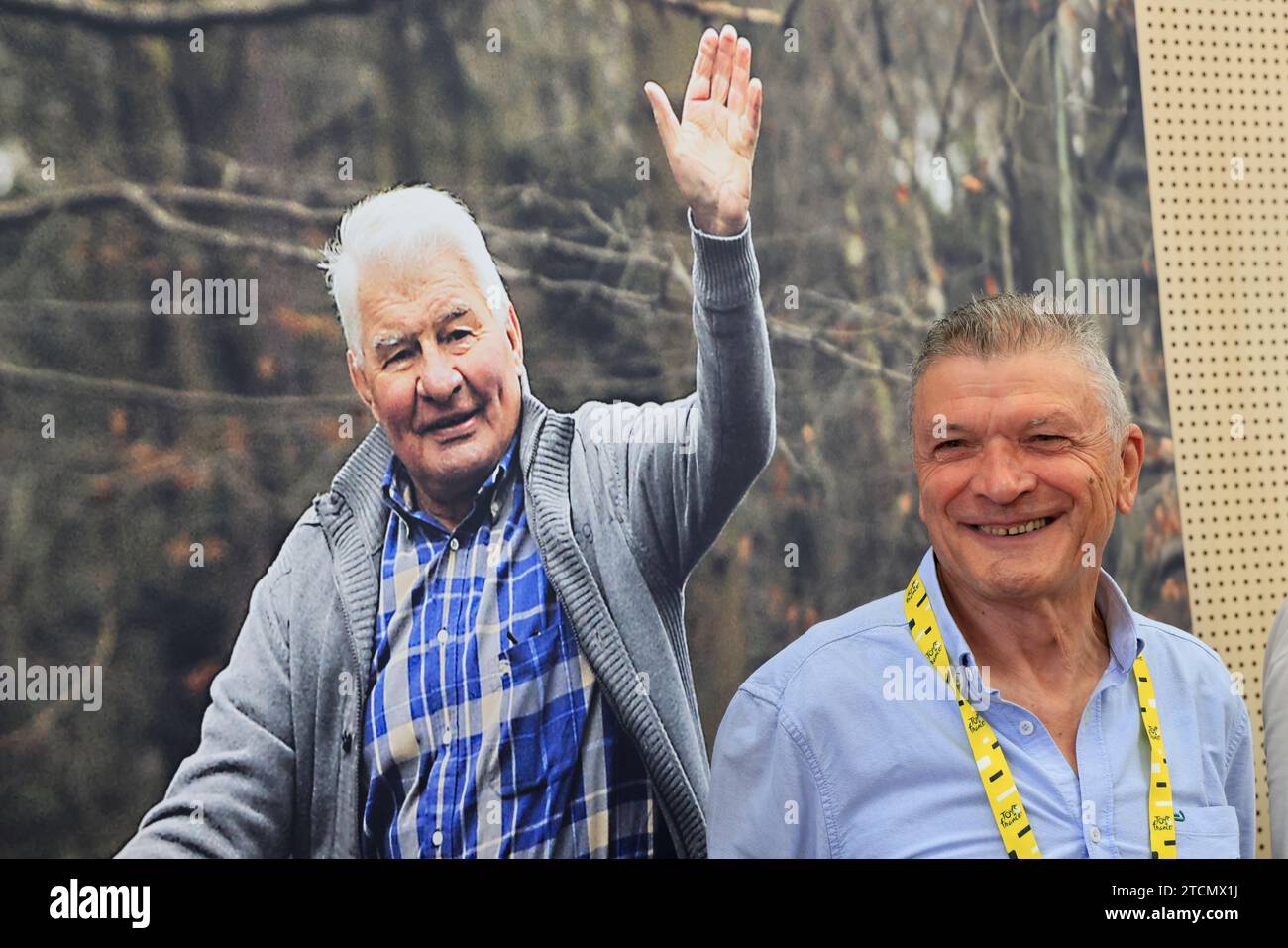 Bernard Thévenet Doppelsieger der Tour de France (1975 und 1977) während der Tribut an Radsportmeister Raymond Poulidor vor den s Stockfoto