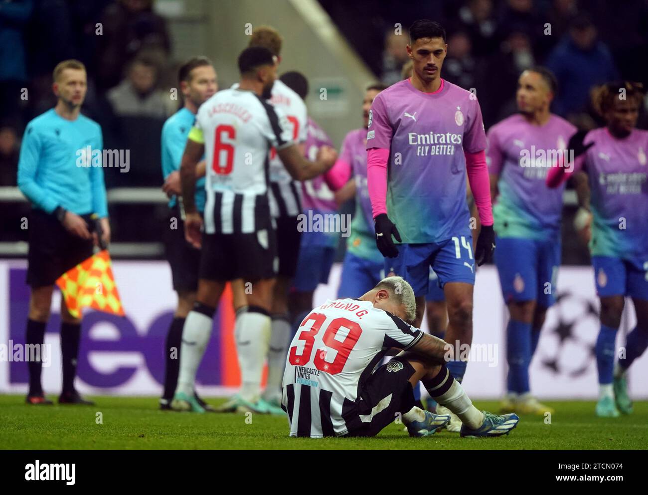 Bruno Guimaraes von Newcastle United wird nach dem Spiel der UEFA