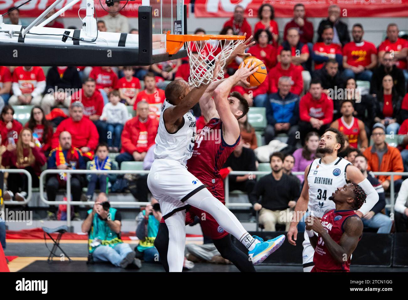 Murcia, Spanien. Dezember 2023. DUSTIN SLEVA UNITED STATES SPIELER VON UCAM MURCIA CB, UCAM MURCIA CB vs BERTRAM Derthona Tortona Basketball Champions League, Gruppe h, Murcia Sports Palace, Region Murcia, 14. Dezember, 2023 Credit: Pascu Méndez/Alamy Live News Stockfoto