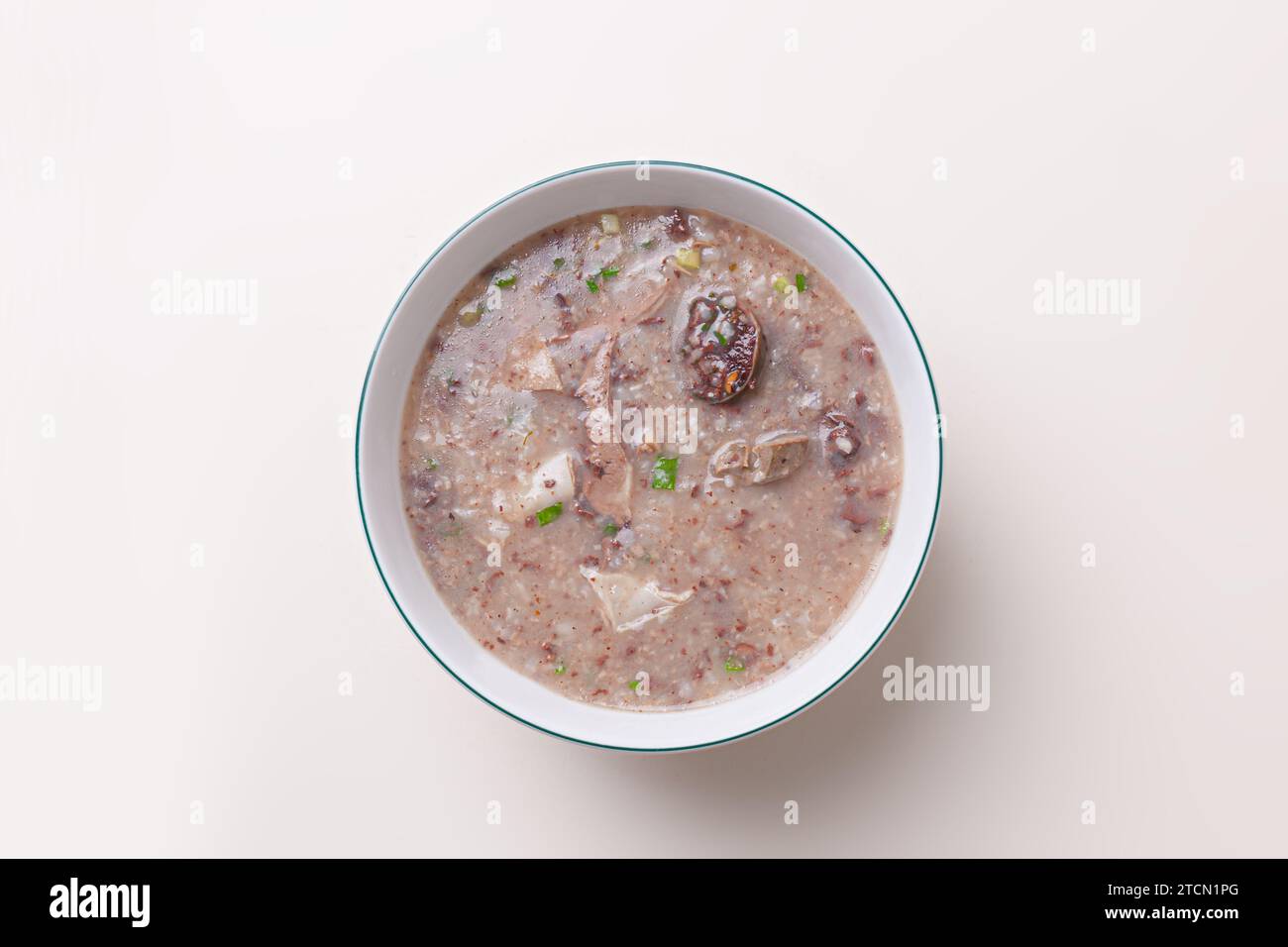 Chao Long, vietnamesisches Rice Congee, vietnamesisches Essen isoliert auf weißem Hintergrund, Blick von oben Stockfoto