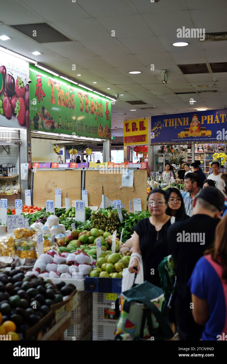 Asiatische Lebensmittel, Obst und Gemüse im BKK International Fast Food Centre multikulturelle vietnamesische chinesische Gemeinschaft in Cabramatta, Western Sydney Stockfoto