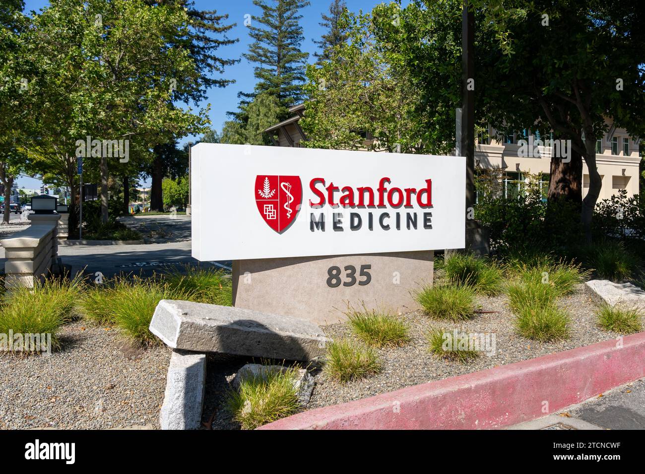 Das Zeichen von Stanford Medicine (SOM) im Büro an der Page Mill Road in Palo Alto, Kalifornien, USA Stockfoto