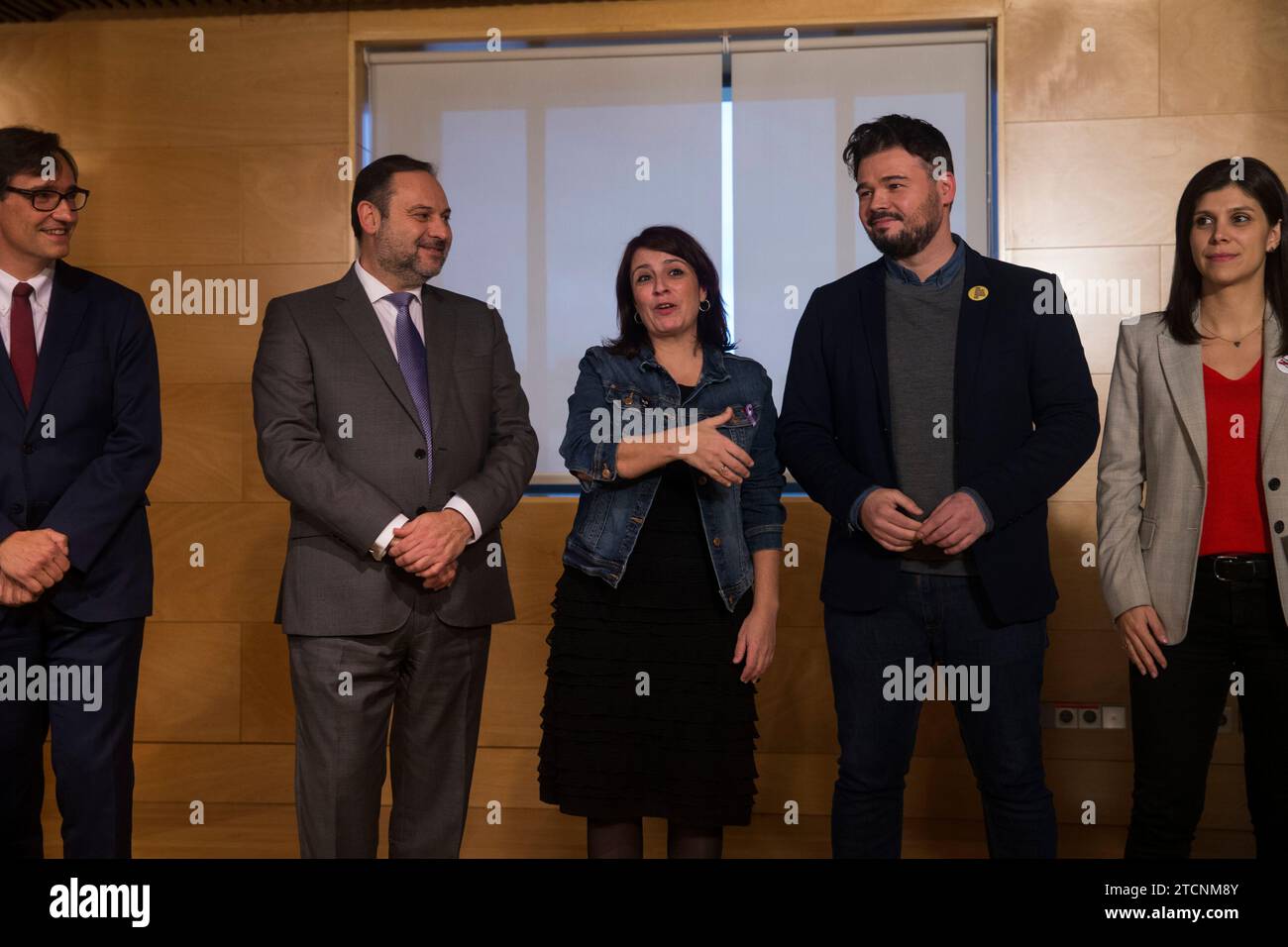 Madrid, 28.11.2019. Treffen zwischen PSOE und ERC, um Vereinbarungen über die Ernennung von Pedro Sánchez als Regierungspräsident zu treffen. Die verhandlungskommission der PSOE besteht aus Adriana Lastra und José Luis Ábalos sowie dem Sekretär der Organisation des PSK Salvador Illa. ERC wird vertreten durch Gabriel Rufián, Marta Vilalta und Josep María Jové. Foto: Ángel de Antonio. ARCHDC. Quelle: Album / Archivo ABC / Ángel de Antonio Stockfoto