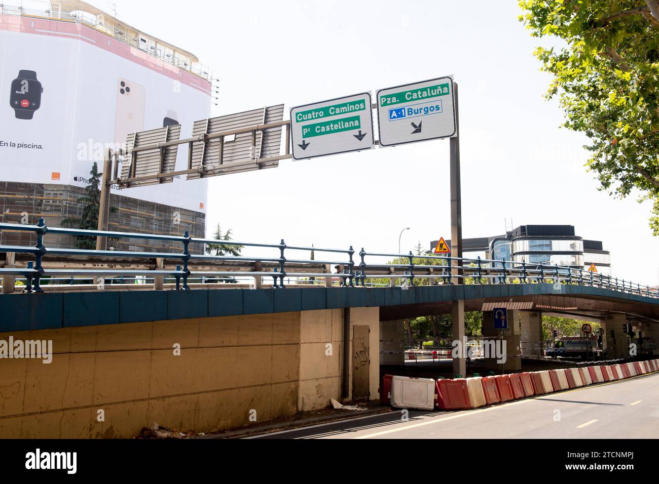 Madrid, 07.11.2020. Schließung der Joaquín Costa-Brücke, die abgerissen wird, weil sie unpassierbar ist. Foto: De San Bernardo ARCHDC. Quelle: Album / Archivo ABC / Eduardo San Bernardo Stockfoto