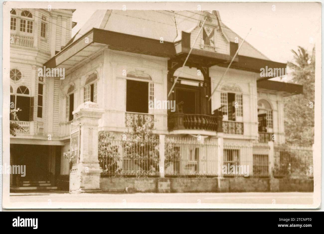 Kawit (Cavite, Philippinen), Januar 1962. Das Haus von General Emilio Aguinaldo, wo man den historischen Balkon mit den beiden Kanonen sehen kann, wo am 23. Juni 1896 die erste philippinische Republik ausgerufen wurde. Quelle: Album/Archivo ABC Stockfoto