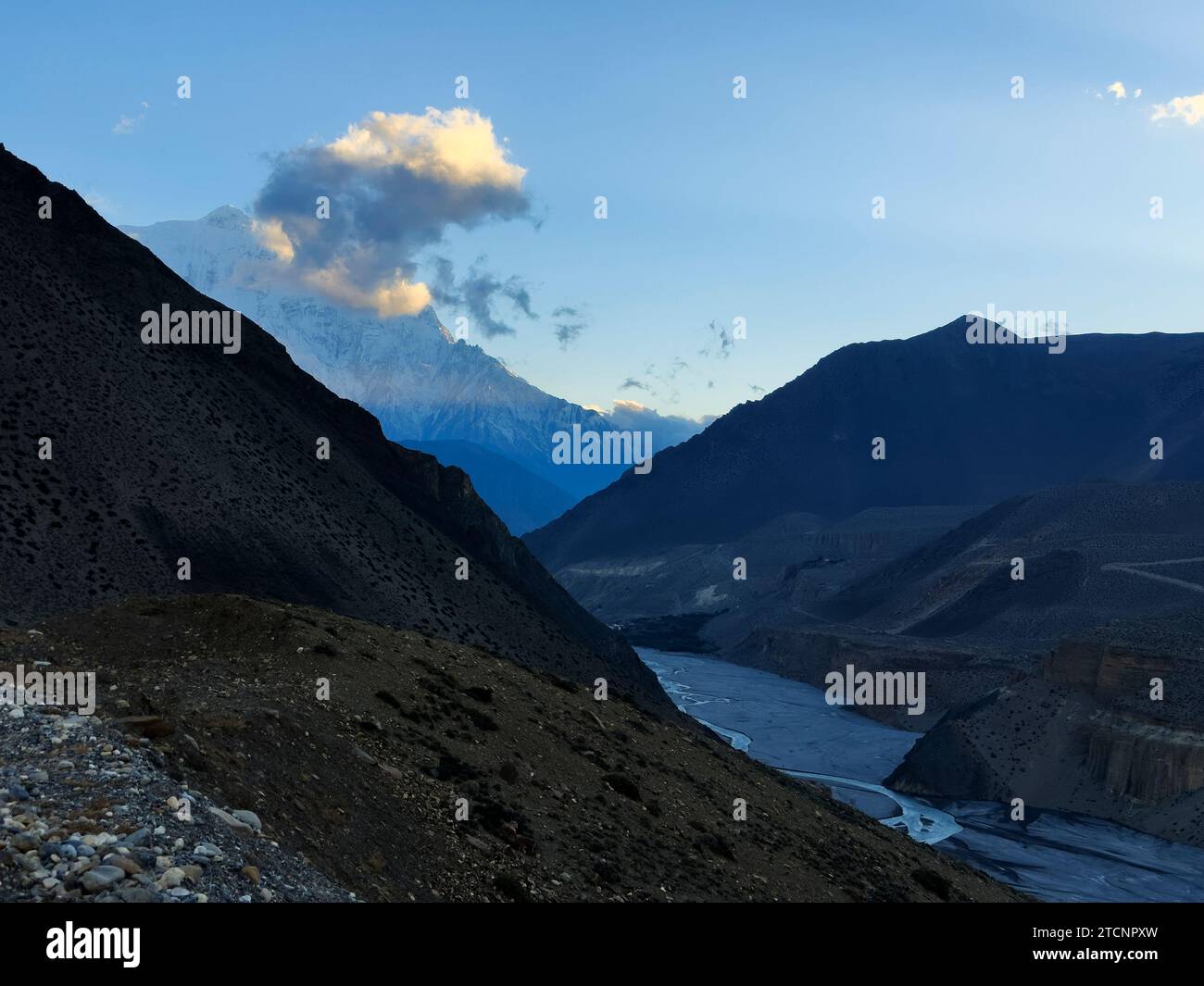 Nilgiri Berg und Kali Gandaki River Gorge - Mustang District, Nepal Stockfoto