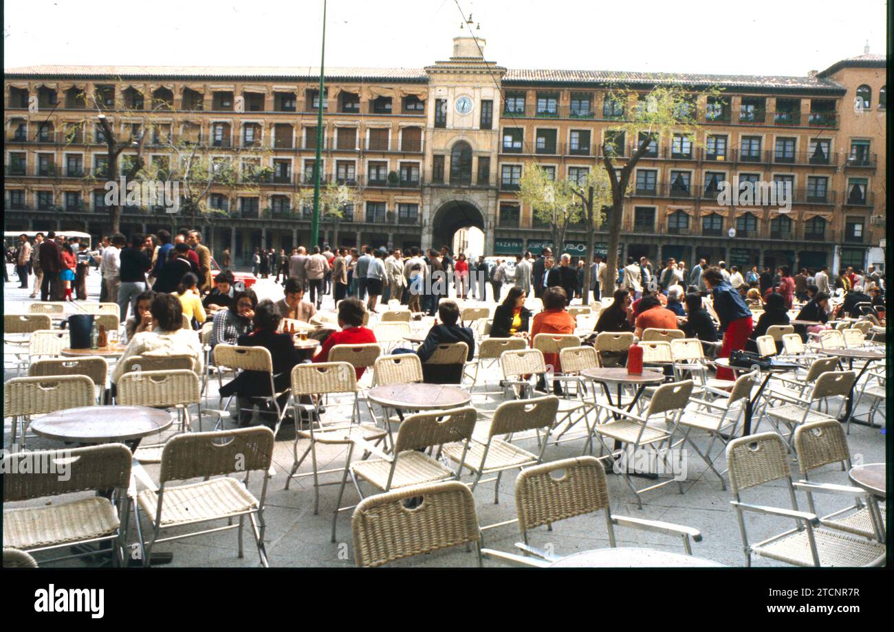 03/02/2020. Toledo, Mai 1974. Terrassen auf der Plaza de Zocodover. Quelle: Album / Archivo ABC / Jaime Pato Stockfoto