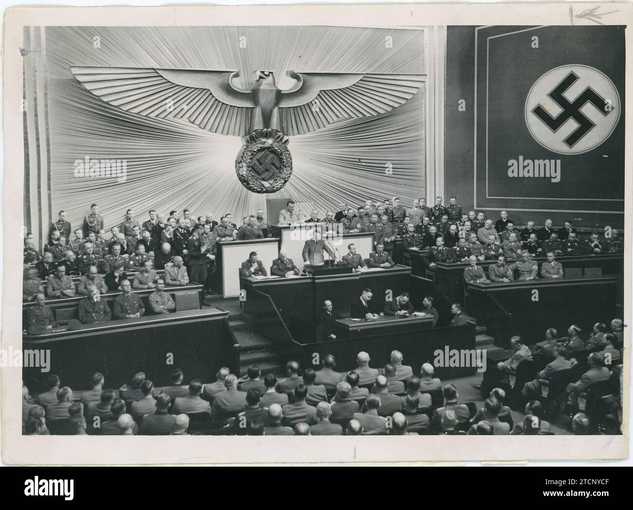 Berlin. 09/01/1939. Hitler hält seine historische Rede bei der Reichstagssitzung im Opernhaus Kroll. Von den Ständen aus gab er bekannt, dass die deutschen Truppen auf das Feuer der polnischen Truppen reagiert hätten. '... Auf jede Bombe", sagte er, "wird eine Bombe reagieren." Ohne Kriegserklärung marschierte er in Polen ein. Quelle: Album/Archivo ABC Stockfoto