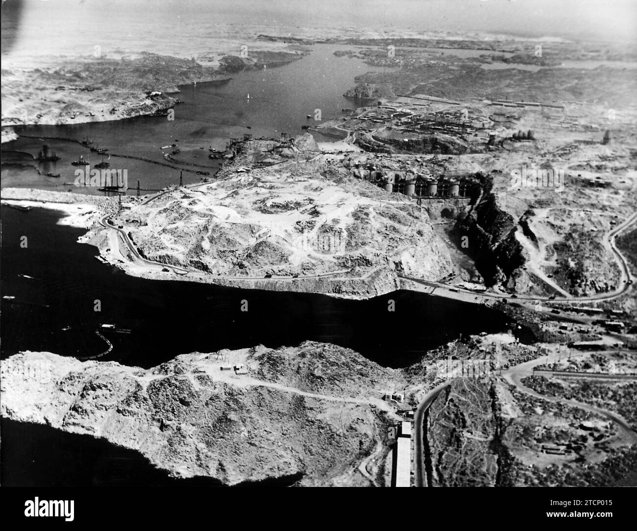 Assuan, Ägypten, 13.04.1964.- aus der Vogelperspektive des Assuan Dam, dessen Bau eine große Anzahl ägyptischer Denkmäler bedrohte. Im Jahr 1960 fand eine von der UNESCO unterstützte Rettungsaktion 24 dieser Denkmäler heraus und brachte sie an sicherere Orte oder wurden an Länder gespendet, die an der Rettung mitarbeiteten, wie den Tempel von Debod, der sich derzeit in Madrid befindet. Quelle: Album/Archivo ABC Stockfoto
