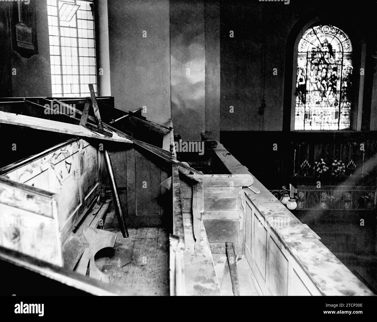 02/28/1914. Suffragette-Angriff auf einen Londoner Tempel. Schäden an der Kirche des Heiligen Johannes des Evangelisten in Westminster durch die Explosion einer Dynamit-Bombe. Quelle: Album / Archivo ABC / Louis Hugelmann Stockfoto
