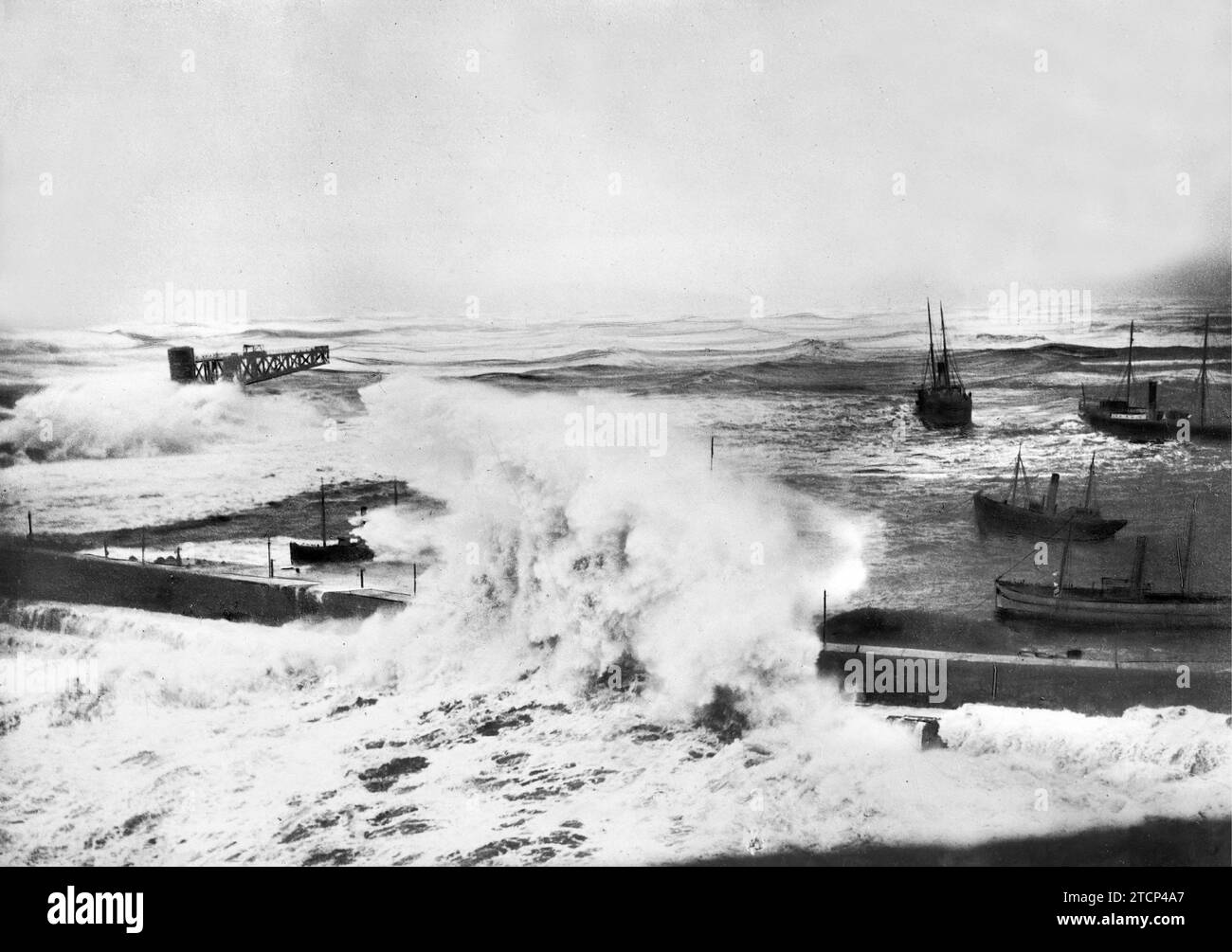 02/28/1914. Starker Sturm, der enorme Schäden am Hafen von Melilla verursachte. Quelle: Album/Archivo ABC Stockfoto