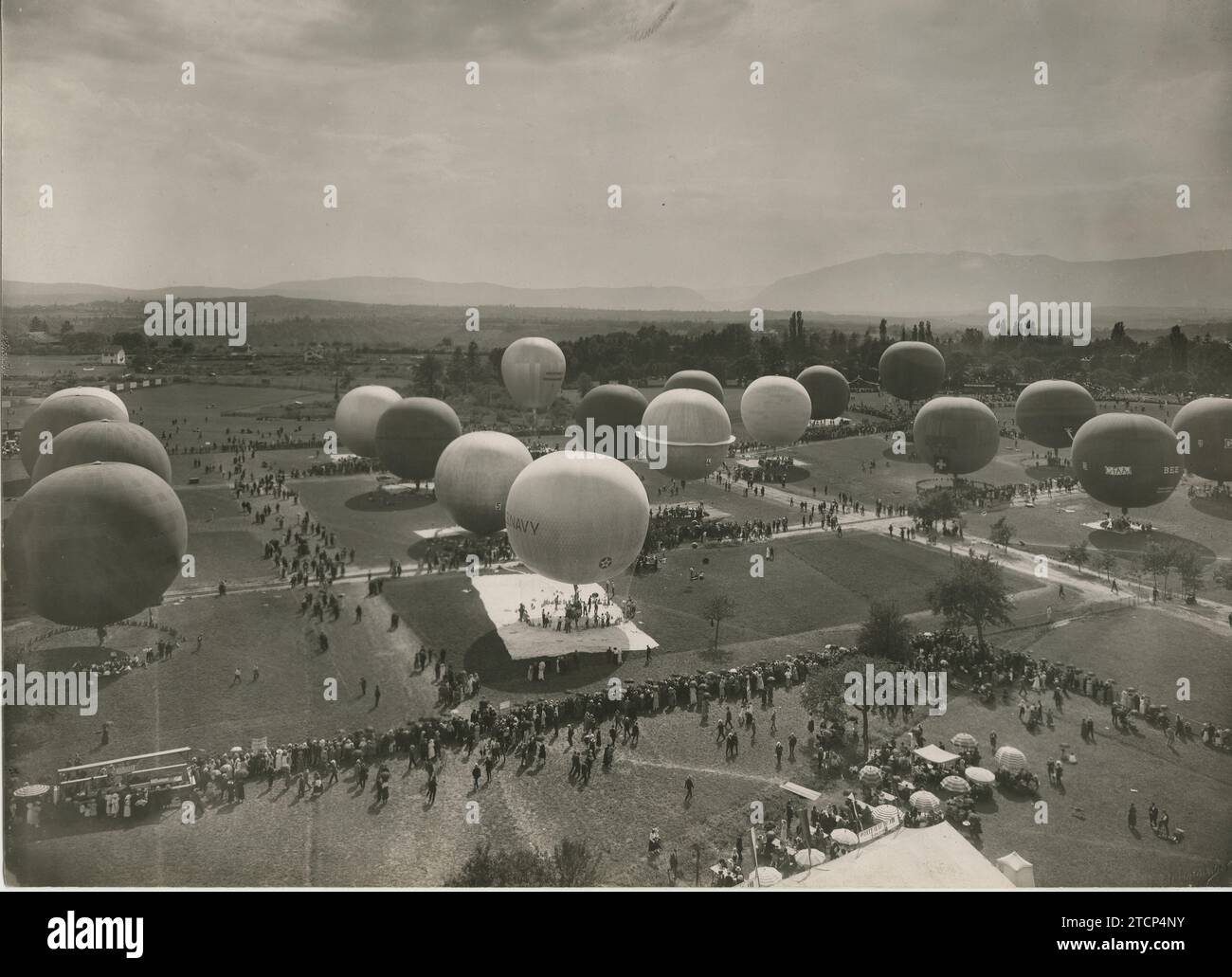 Genf (Schweiz), 08.06.1922. Gordon Bennett Aeronautical Cup. Auf dem Bild die 19 Ballons aus den verschiedenen Nationen, die um den Preis konkurrierten, kurz vor dem Aufstieg. Quelle: Album / Archivo ABC / Frédéric Boissonnas Stockfoto