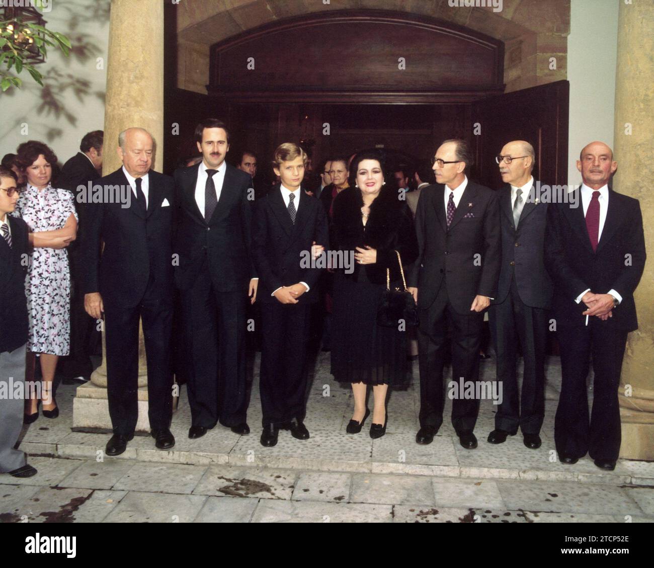 Oviedo, 3.10.1981.- der Prinz von Asturien posiert mit den Gewinnern nach der Verleihung des 1. Prinz von Asturien Awards im Campoamor Theater in Oviedo:. Quelle: Album / Archivo ABC / Ángel Ricardo Stockfoto