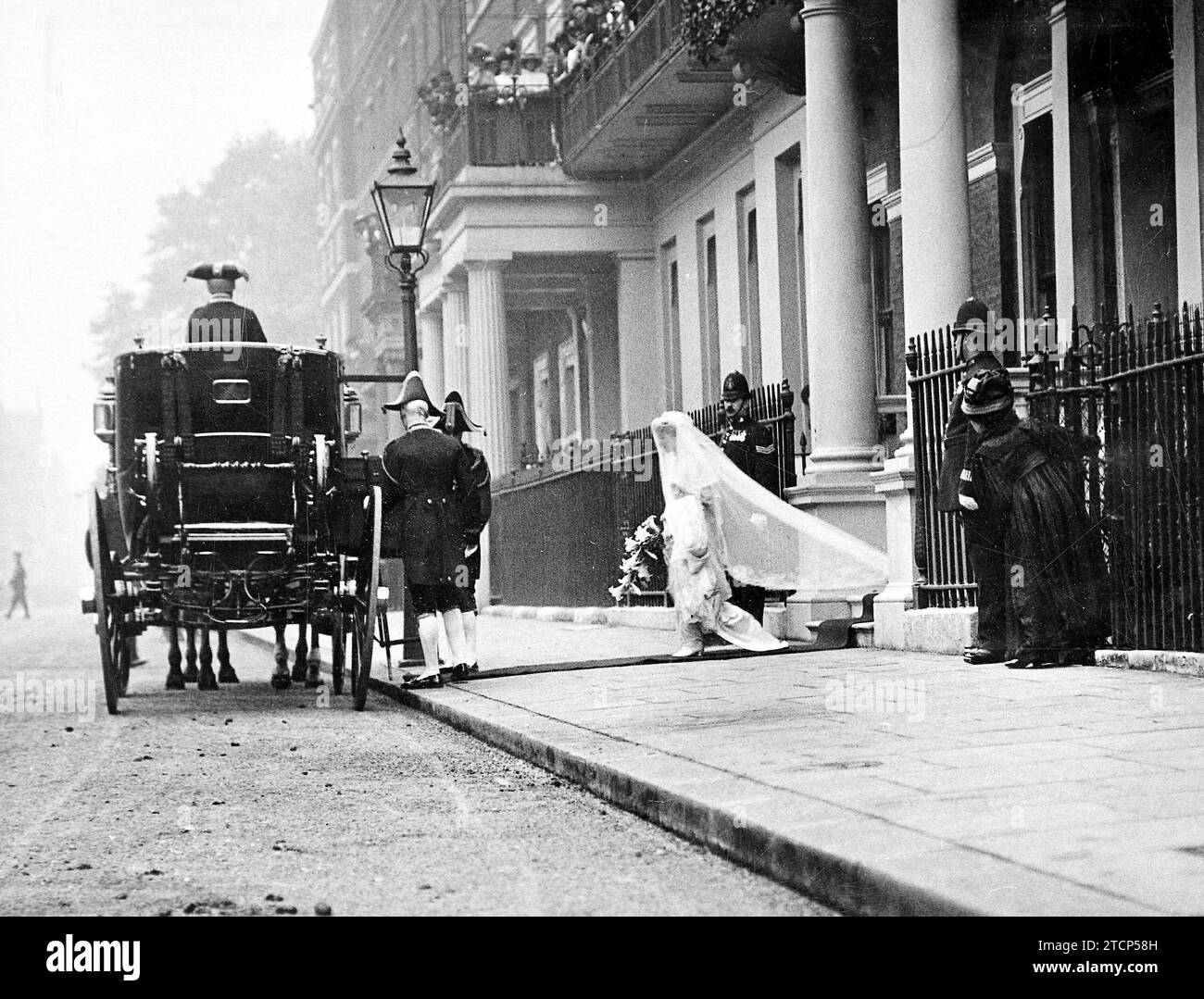 09/30/1913. Prinzenhochzeit in England. Die Herzogin von Fife (Alexandra Duff) verließ ihr Haus, um zum St. James's Palace zu gehen, bevor sie Prinz Arthur von Connaught heiratete. Quelle: Album / Archivo ABC / Louis Hugelmann Stockfoto