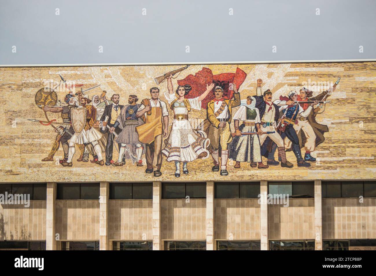 Wandgemälde am Museum für Nationalgeschichte, Tirana, Albanien Stockfoto