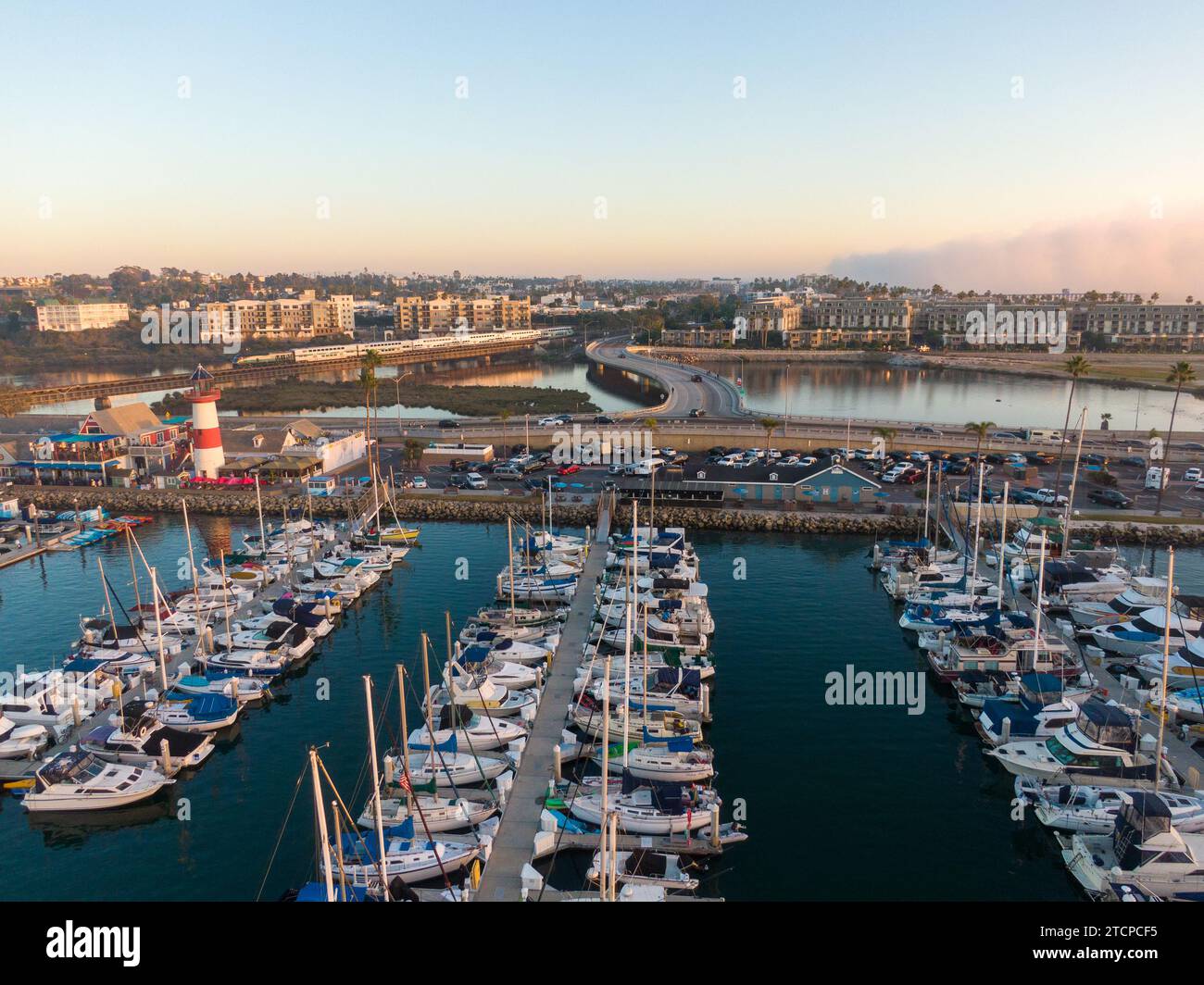 Oceanside California Harbor mit Drohne Stockfoto