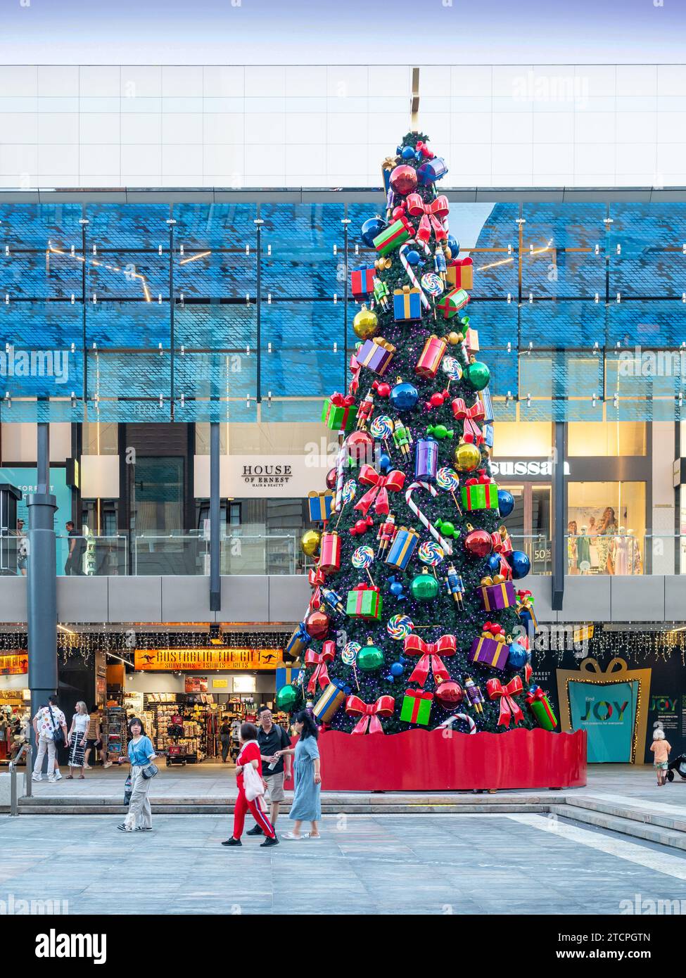 PERTH, AUSTRALIEN 12. DEZEMBER 2023 Der Weihnachtsbaum der Stadt
