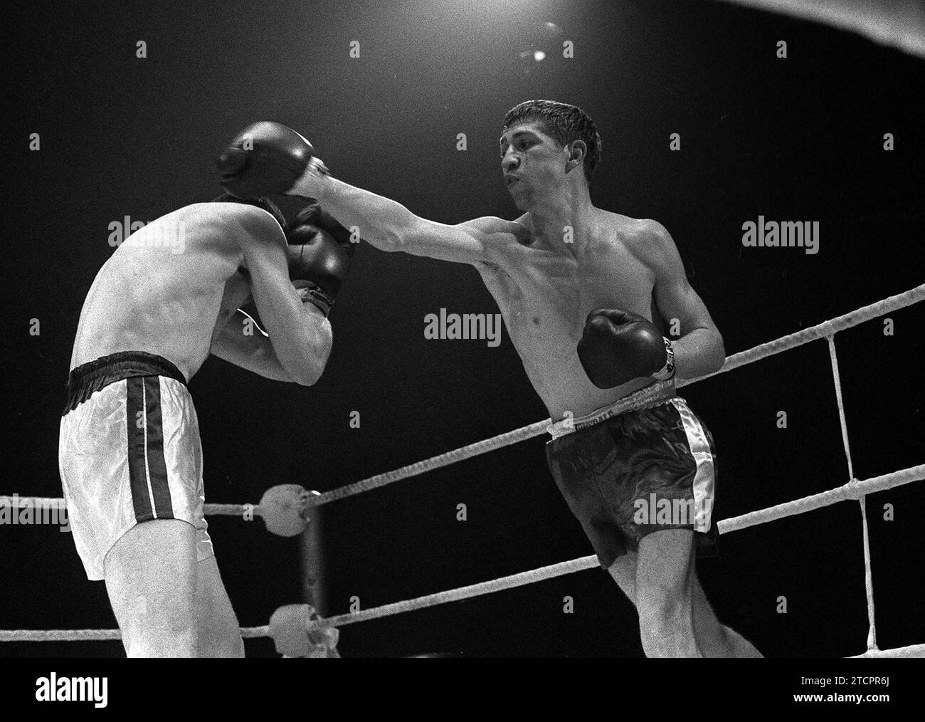 Aktenfoto vom 19.01.1971 von Ken Buchanan. Die International Boxing Hall of Fame starben im April im Alter von 77 Jahren nach einem Kampf gegen Demenz nach einer geschichtsträchtigen Karriere. Ausgabedatum: Donnerstag, 14. Dezember 2023. Stockfoto