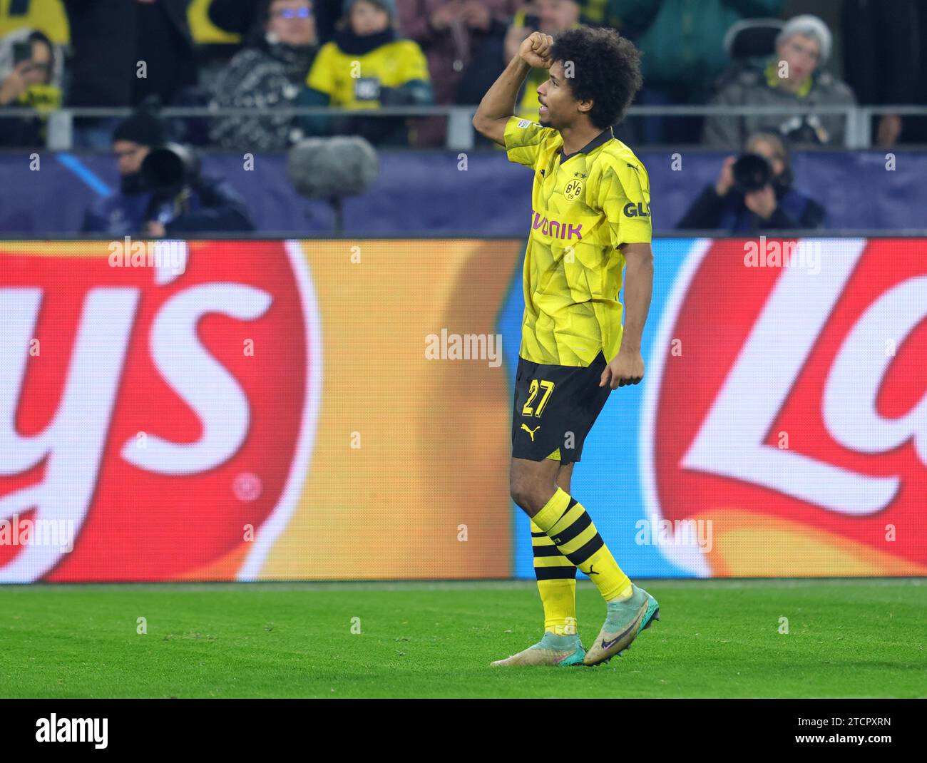 Karim Adeyemi von Borussia Dortmund feiert am 13. Dezember 2023 im Signal Iduna Park in Dortmund ein Tor 1-0 beim Fußball-Spiel der UEFA Champions League, Gruppe F zwischen Borussia Dortmund und Paris Saint-Germain Stockfoto