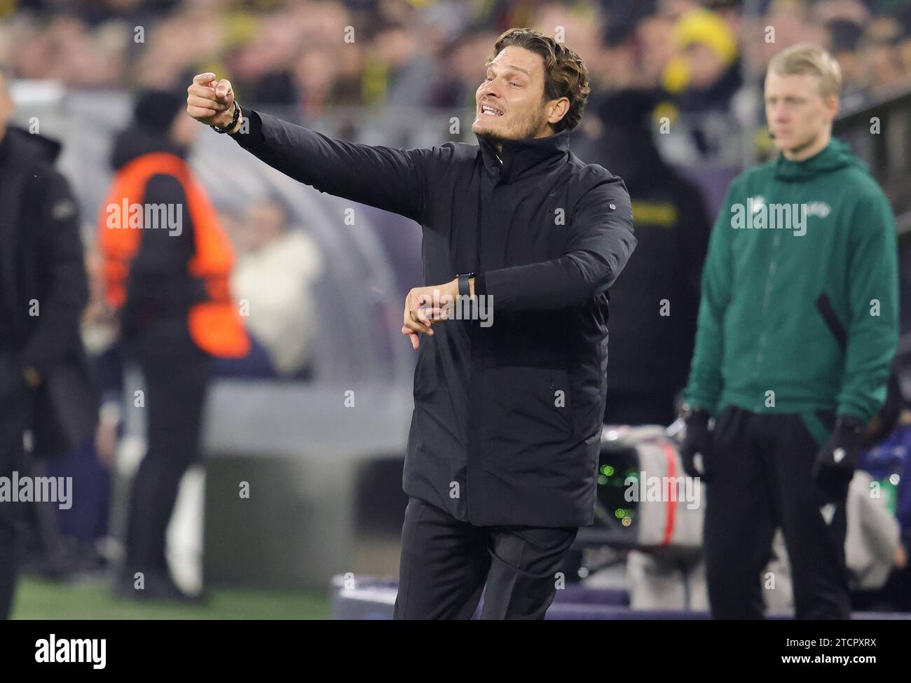 Trainer Edin Terzic von Borussia Dortmund während des Fußballspiels der