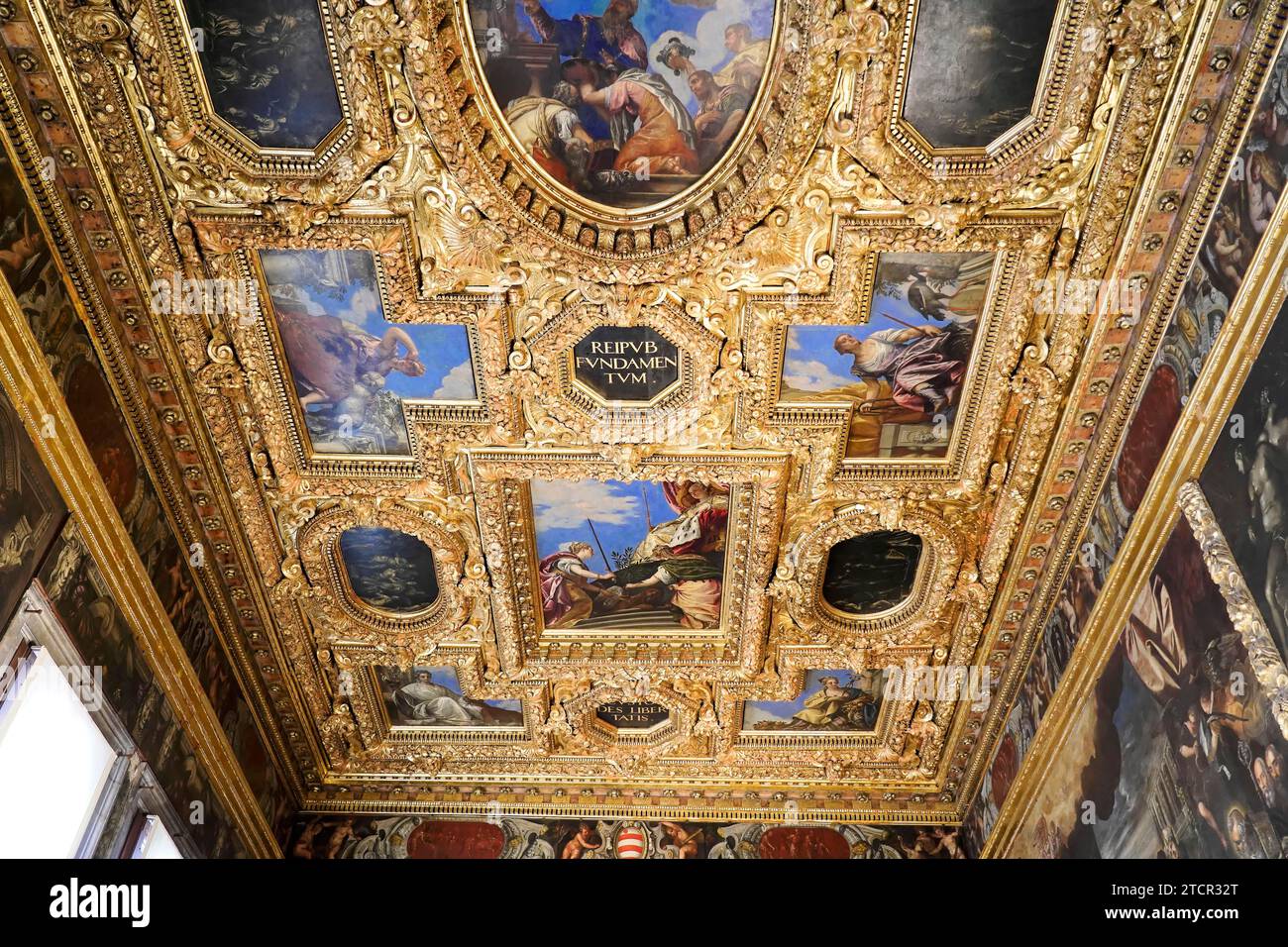Dekorierte Decke, Fresko- und Deckenmalerei, Innenansicht, Dogenpalast, Palazzo Ducale, Venedig, Veneto, Italien Stockfoto