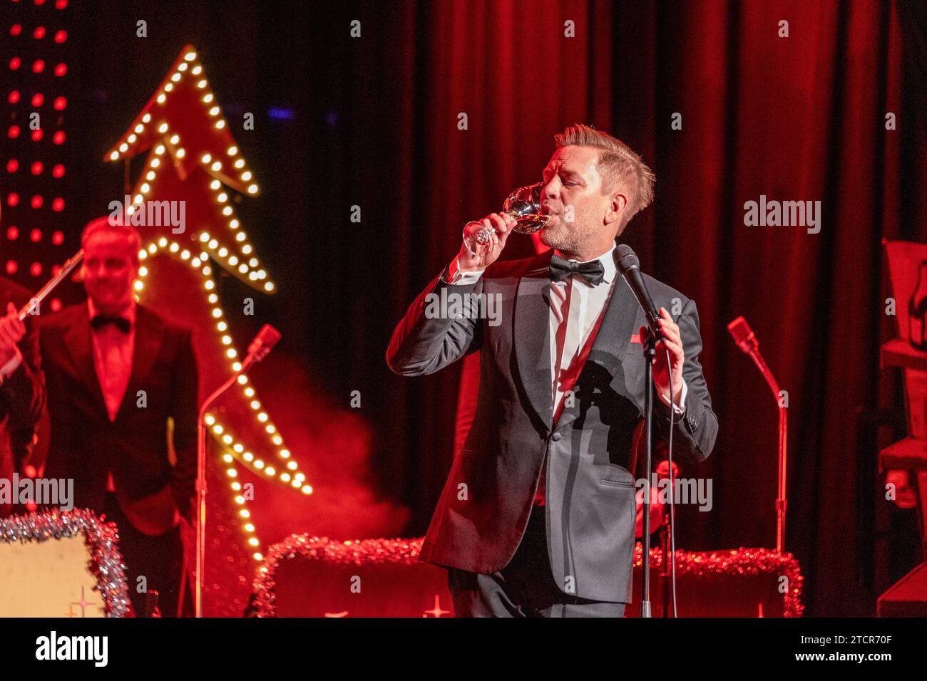 Deutschland, Baden-Württemberg, Eislingen, Stadthalle, Tom Gaebel Weihnachtskonzert 2023 Stockfoto