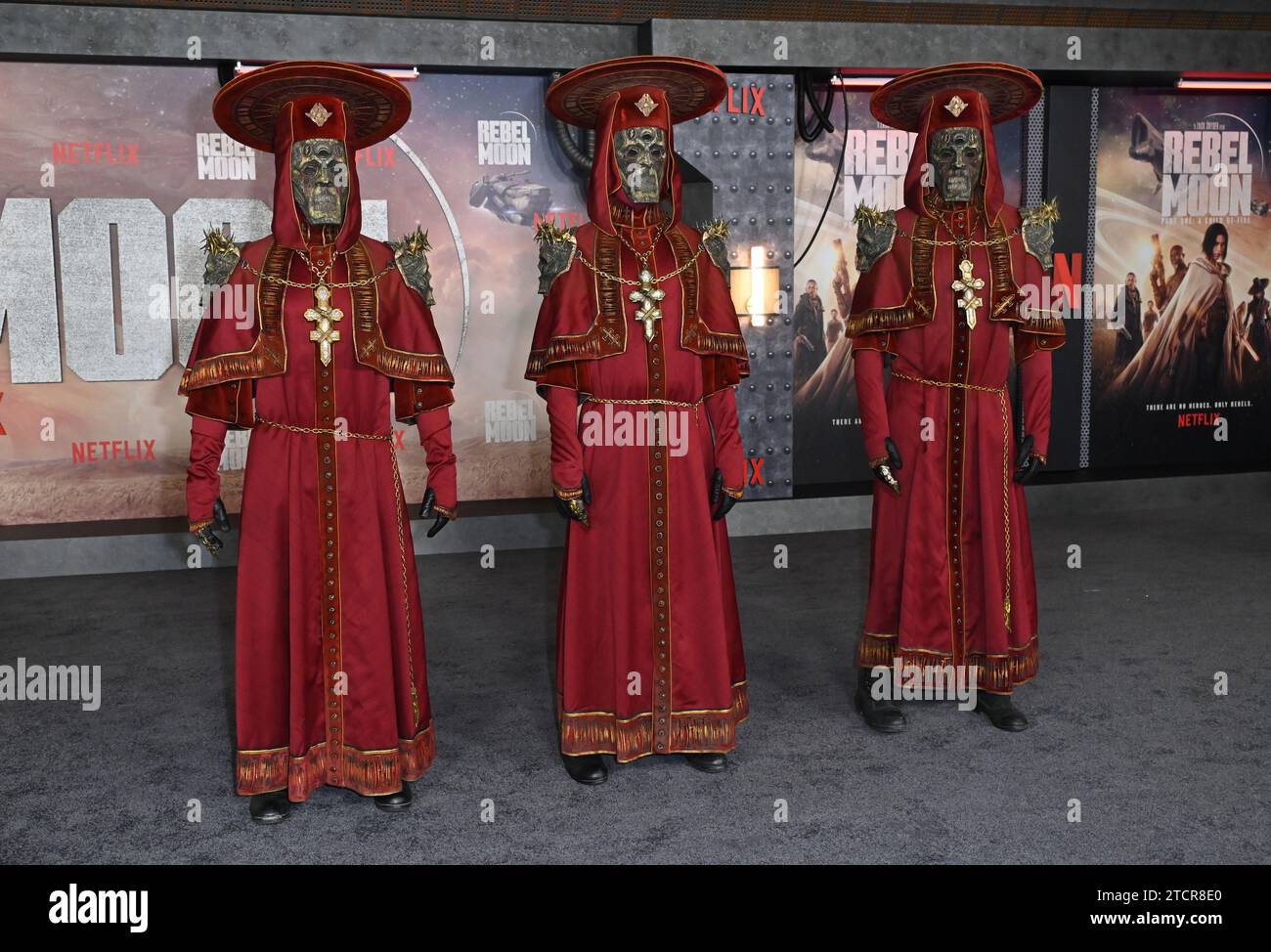 Los Angeles, USA. Dezember 2023. LOS ANGELES, USA. 13. Dezember 2023: Charaktere bei der Premiere von Rebel Moon - Teil 1: Ein Kind des Feuers im TCL Chinese Theatre. Bildnachweis: Paul Smith/Alamy Live News Stockfoto