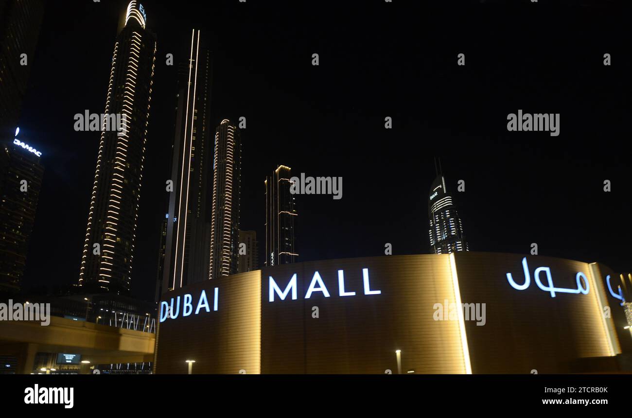 Die Dubai Mall bei Nacht. Dubai, VAE. Stockfoto