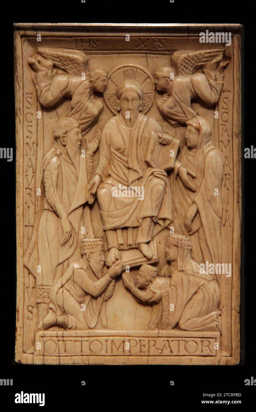Maiestas domini mit Engeln, Mauritius und Maria und der Familie von Kaiser Otto 3 Elfenbein. Mailand.Italien.(983). Castello Sforzesco Stockfoto