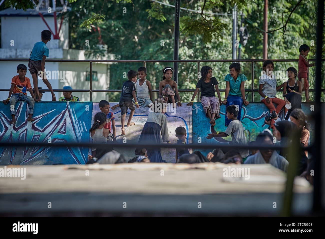 Banda Aceh, Indonesien - 11. Dezember 2023: Rohingya-Flüchtlinge aus Myanmar strandeten an der indonesischen Küste von aceh Stockfoto