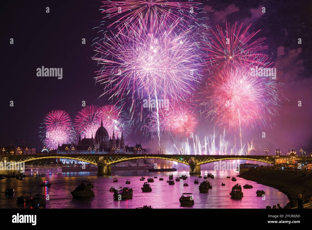 Feuerwerk über der Stadt Stockfoto