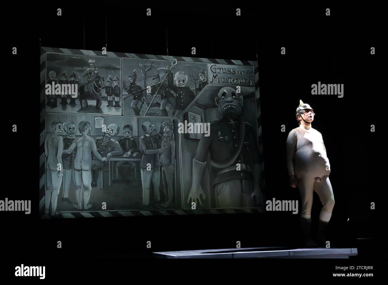 Via Jikeli während der Fotoprobe für das Stück der Untertan im Maxim Gorki Theater in Berlin, 13. Dezember 2023. // Von Heinrich Mann. Regie Christian Weise. Bühne Julia Oschatz. Kostüme Josa Marx und Lane Schäfer. Premiere ist am 15. Dezember 2023. Maxim Gorki Theater Berlin der Untertan *** Via Jikeli während der Fotoprobe für das Stück der Untertan im Maxim Gorki Theater Berlin, 13. Dezember 2023 von Heinrich Mann Regisseur Christian Weise Bühne Julia Oschatz Kostüme Josa Marx und Lane Schäfer Premiere ist am 15. Dezember 2023 Maxim Gorki Theater Berlin der Untertan Stockfoto