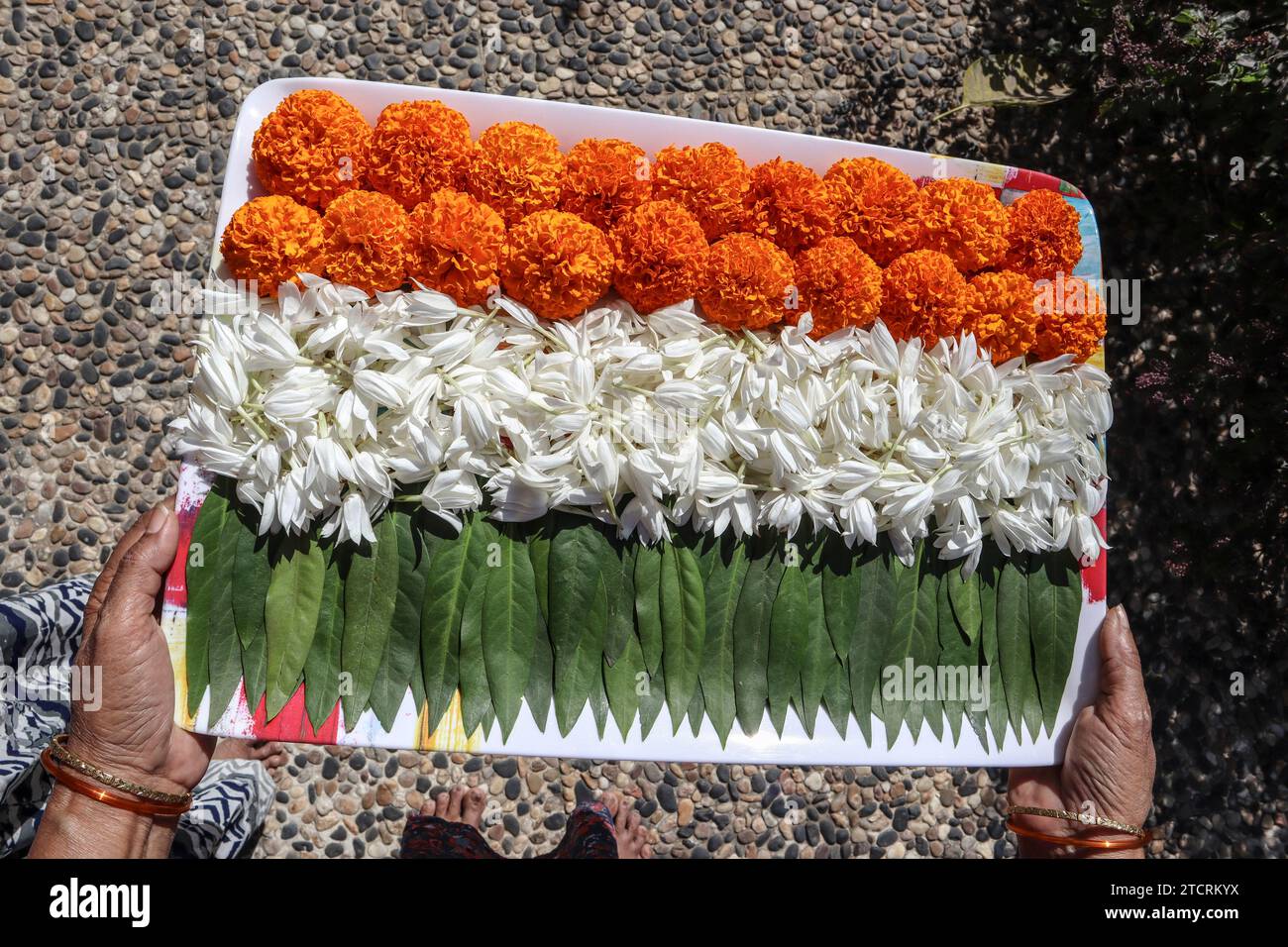Feierlichkeiten zum Republiktag und zum Unabhängigkeitstag Indiens mit frischen Blumen Stockfoto
