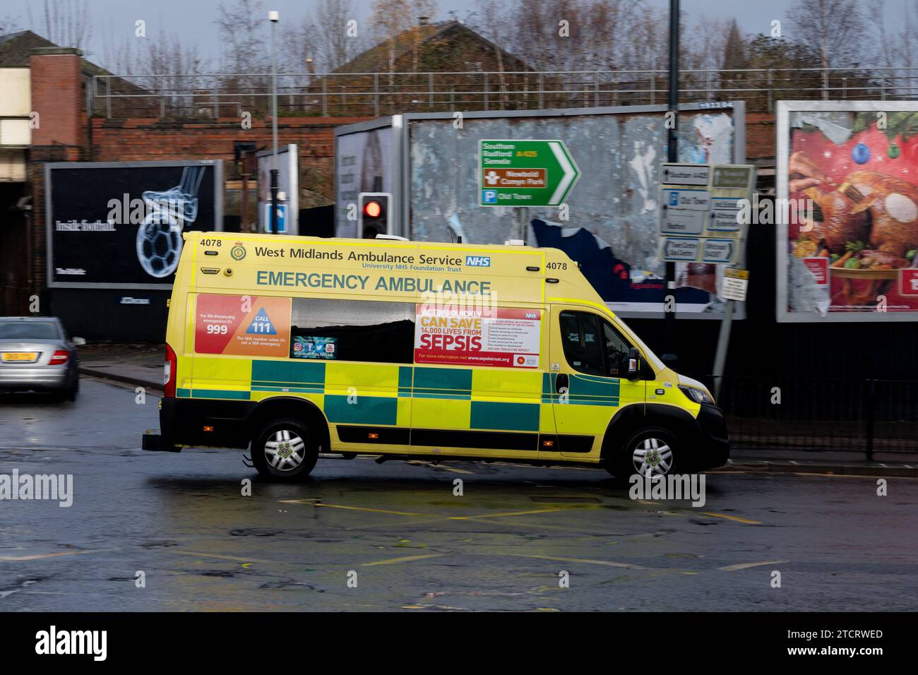 West Midlands Ambulance Service Vehicle, Leamington Spa, Warwickshire, England, Großbritannien Stockfoto
